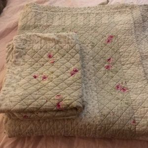 Simply shabby chic quilt with shams